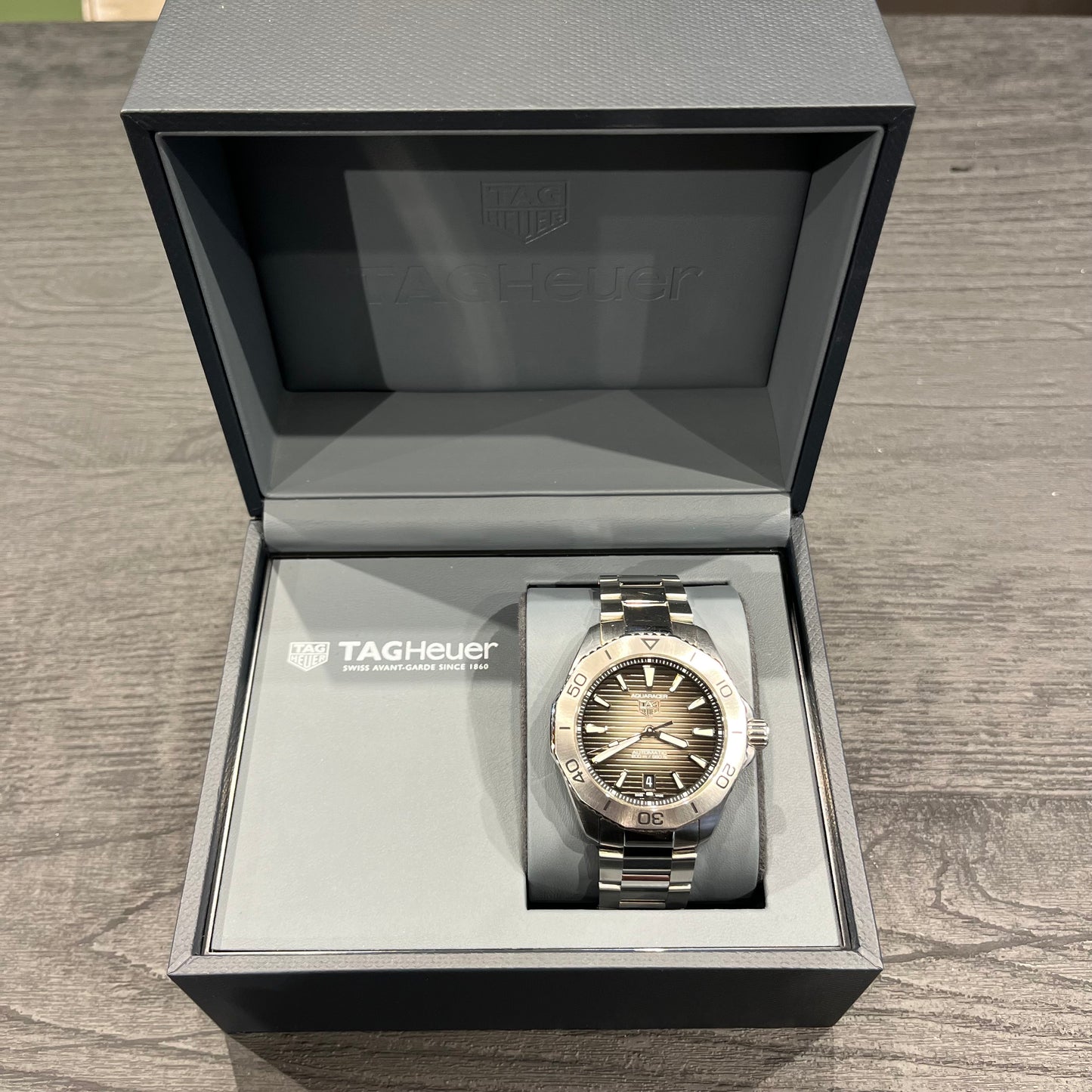 TAG Heuer Aquaracer  Professional 200